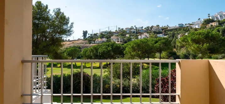 Venta de apartamento en planta media en Los Arqueros 2