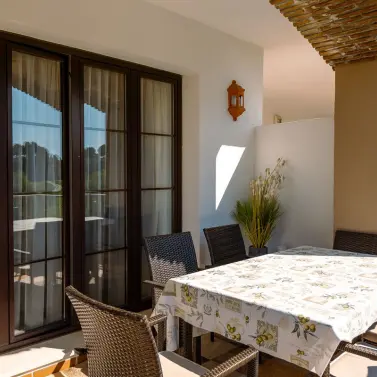 Venta de apartamento en planta media en Los Arqueros