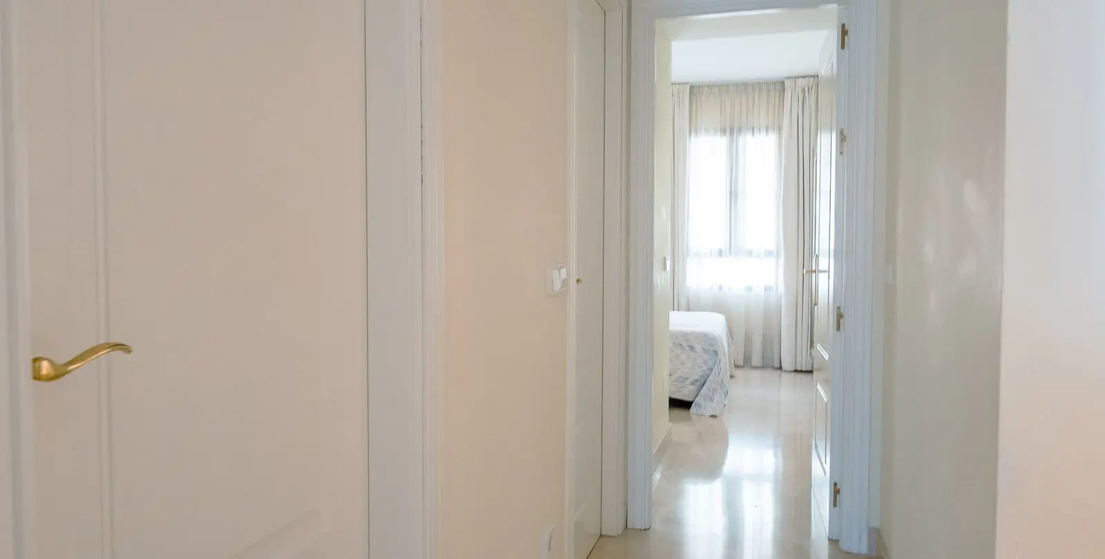 Venta de apartamento en planta media en Los Arqueros 15