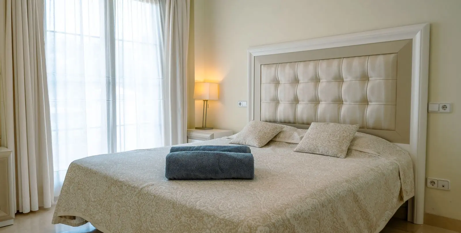 Venta de apartamento en planta media en Los Arqueros 17