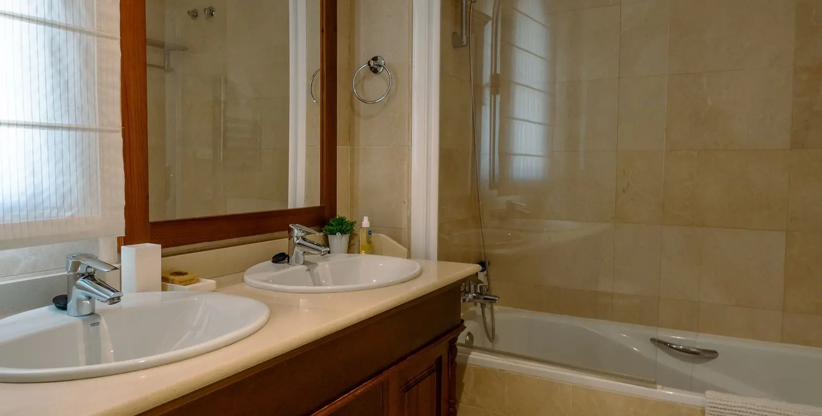 Venta de apartamento en planta media en Los Arqueros 20