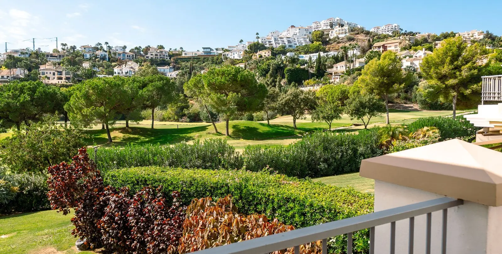 Venta de apartamento en planta media en Los Arqueros 28