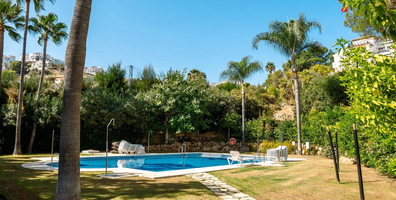 Venta de apartamento en planta media en Los Arqueros 30