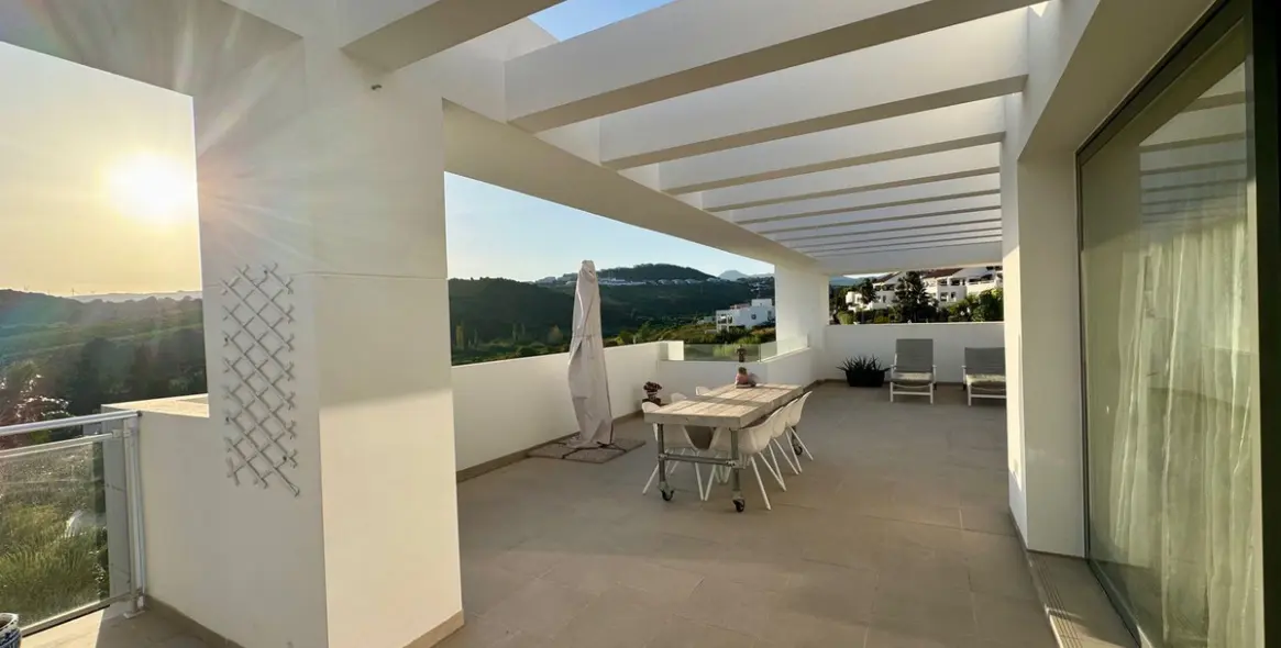 Sale of penthouse in Casares 1