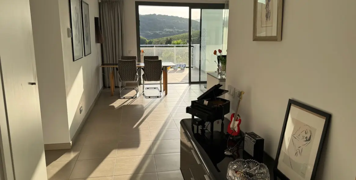 Sale of penthouse in Casares 2