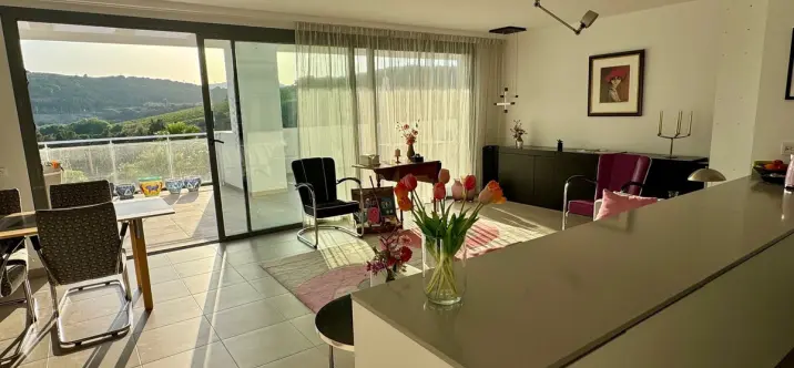 Sale of penthouse in Casares 3