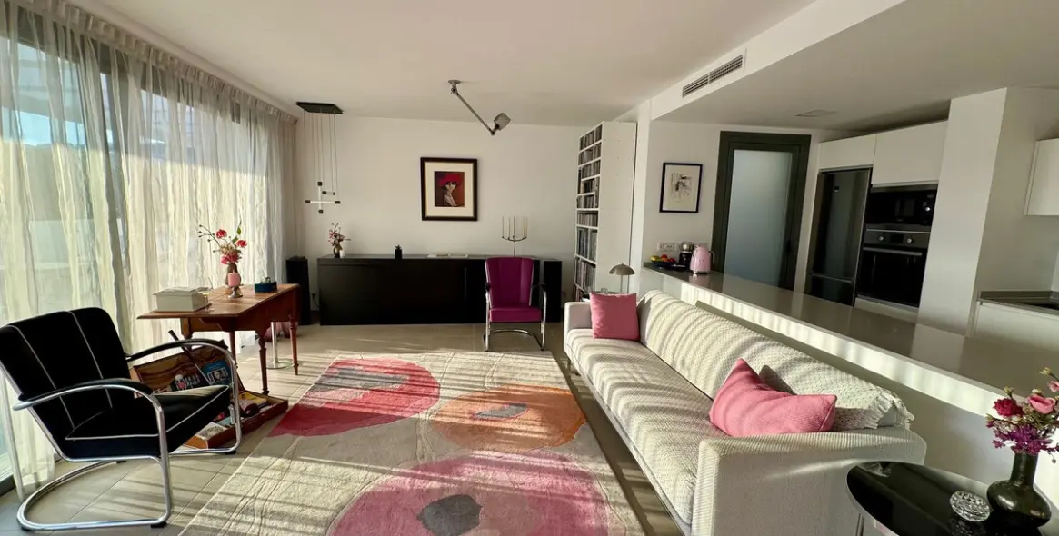 Sale of penthouse in Casares 9