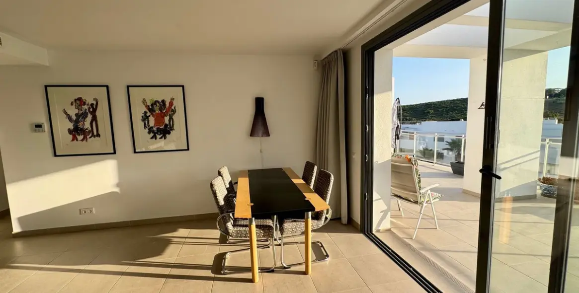 Sale of penthouse in Casares 11