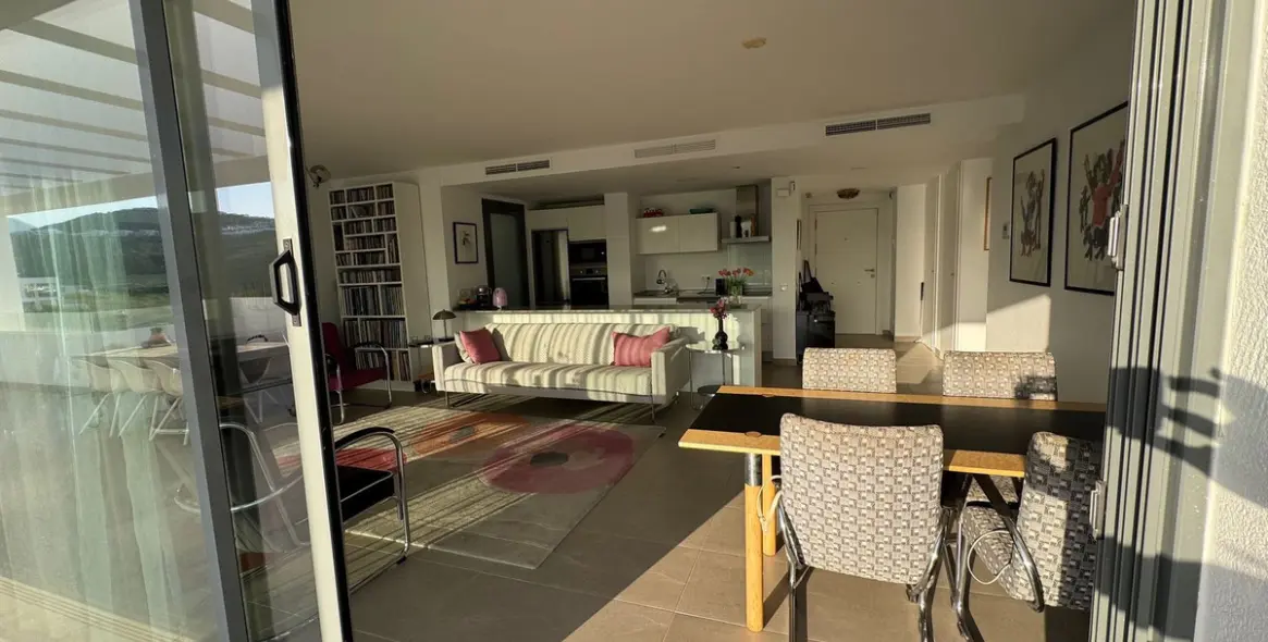 Sale of penthouse in Casares 13