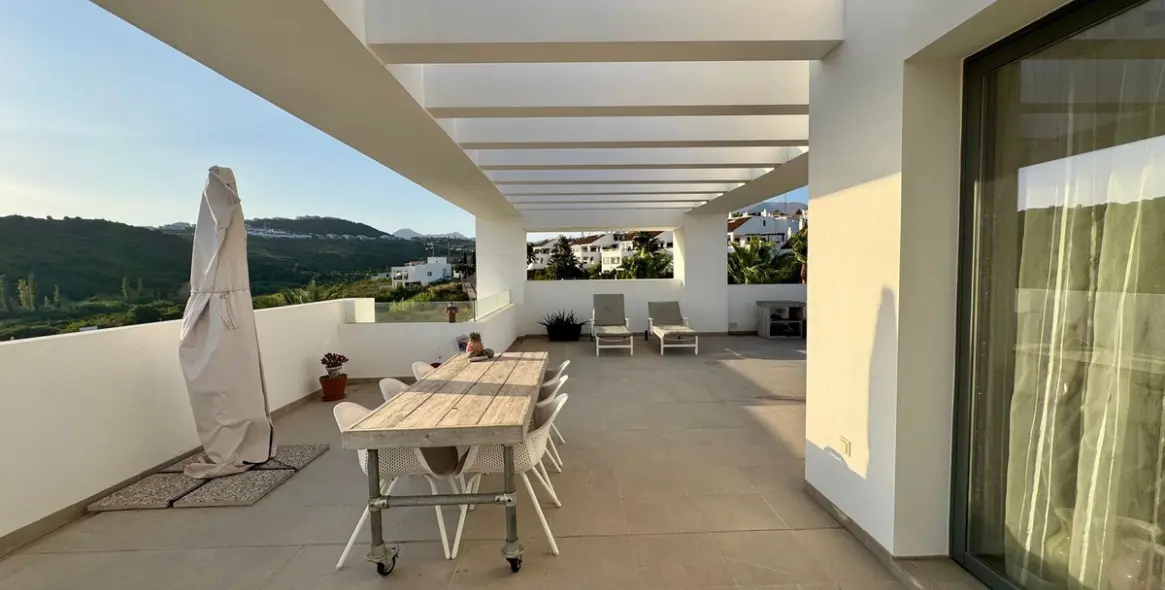 Sale of penthouse in Casares 15