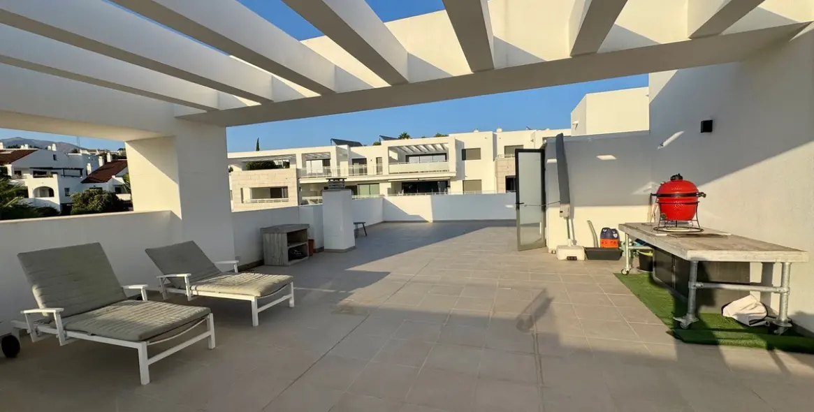 Sale of penthouse in Casares 17