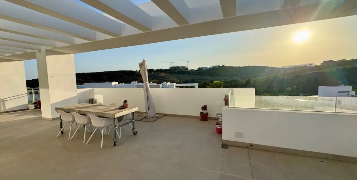 Sale of penthouse in Casares 18