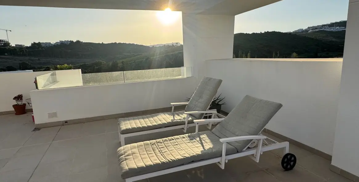 Sale of penthouse in Casares 20