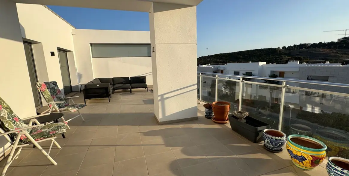 Sale of penthouse in Casares 25