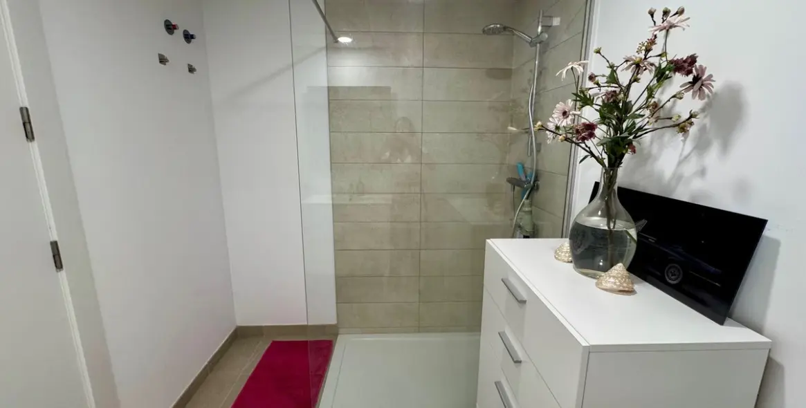 Sale of penthouse in Casares 28