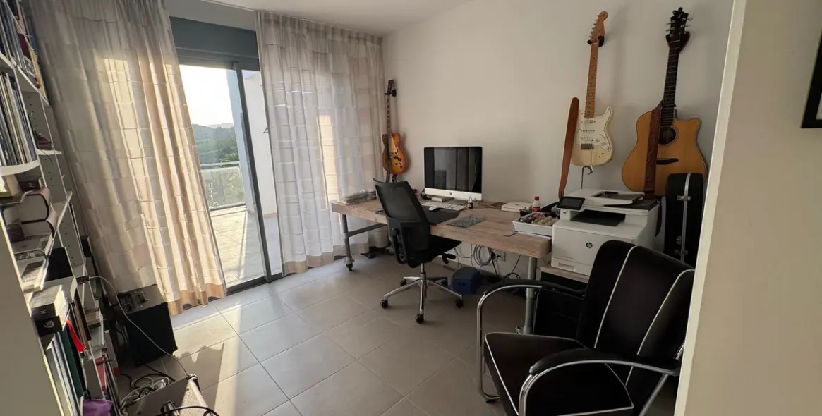 Sale of penthouse in Casares 29