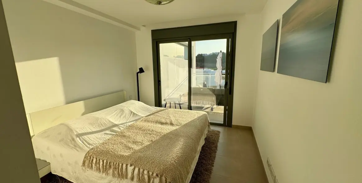 Sale of penthouse in Casares 30