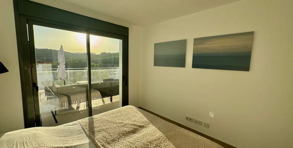 Sale of penthouse in Casares 31