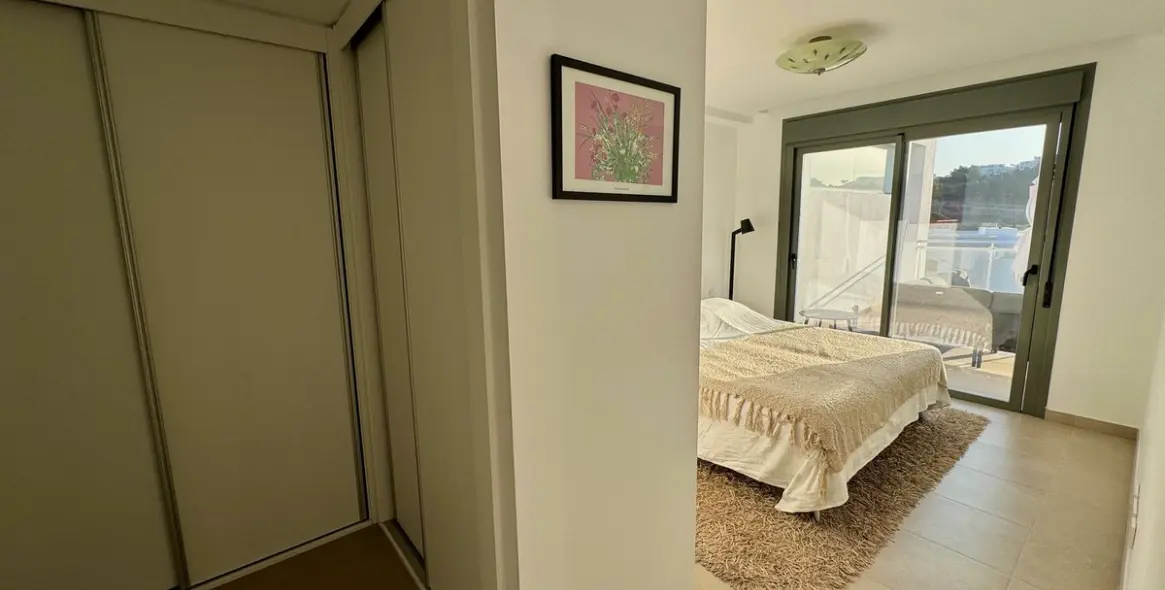 Sale of penthouse in Casares 32