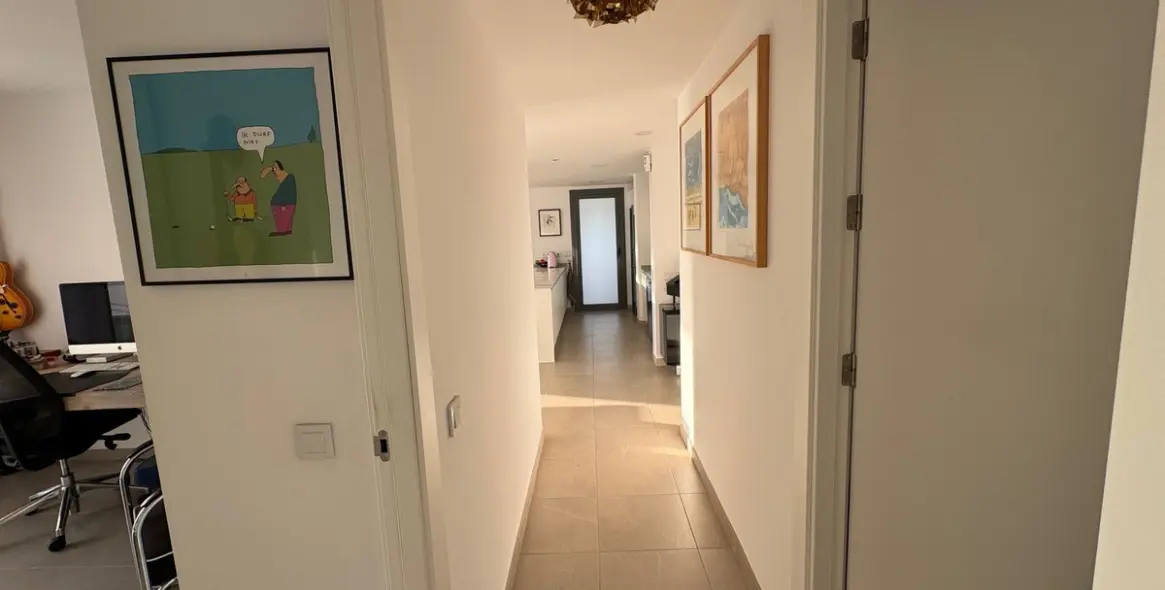 Sale of penthouse in Casares 34