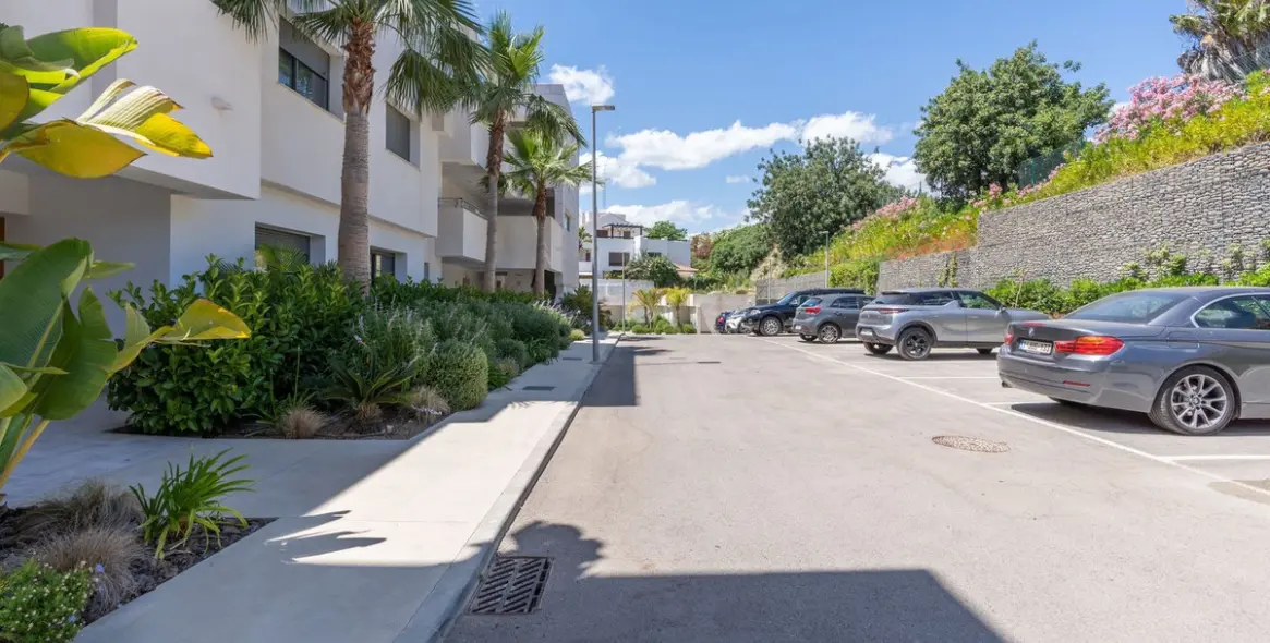 Sale of penthouse in Casares 35