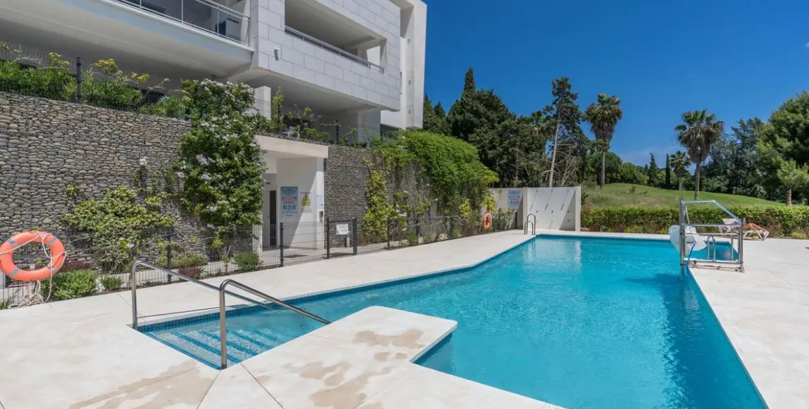 Sale of penthouse in Casares 36