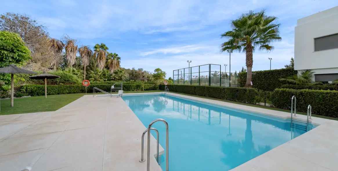 Sale of penthouse in Casares 37