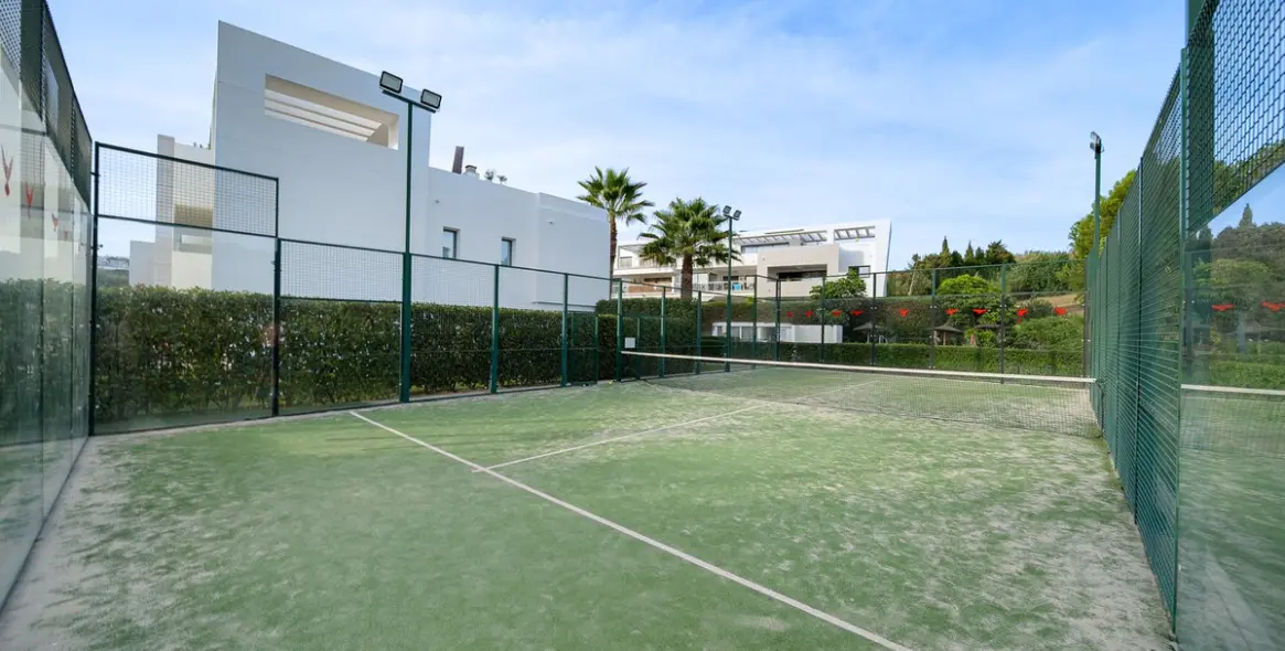 Sale of penthouse in Casares 39