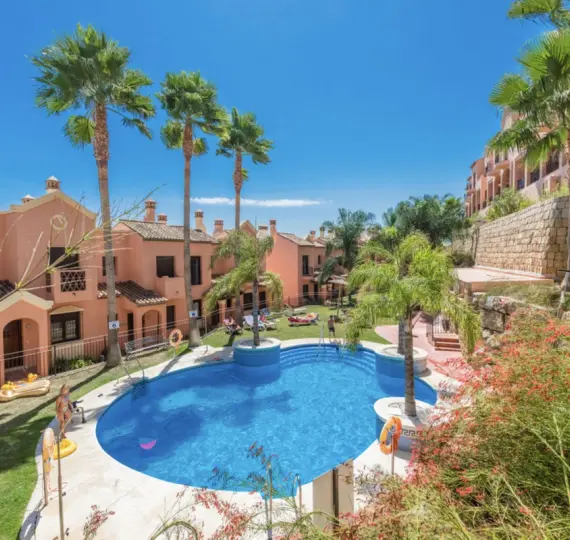 Sale of townhouse in Estepona
