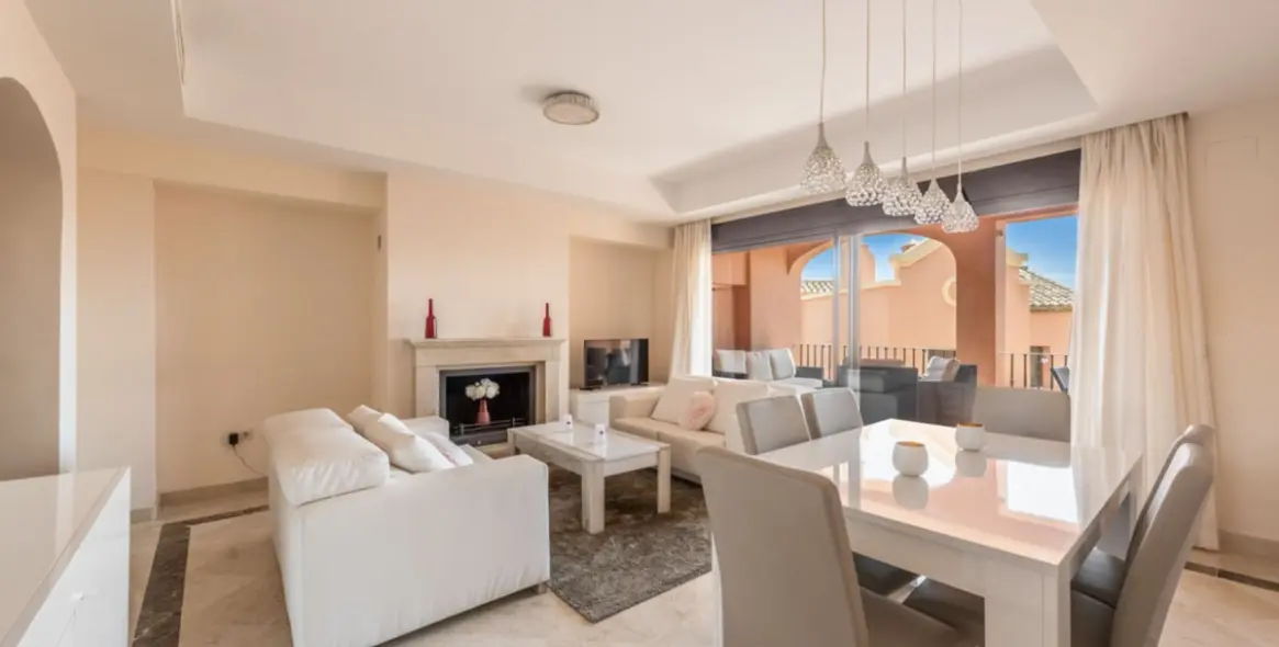 Sale of townhouse in Estepona 3