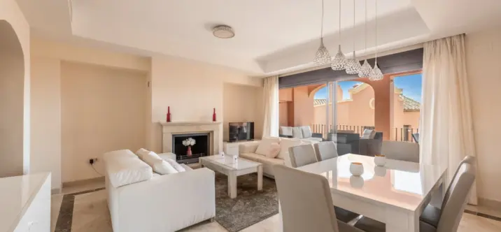 Sale of townhouse in Estepona 2