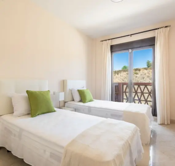 Sale of townhouse in Estepona