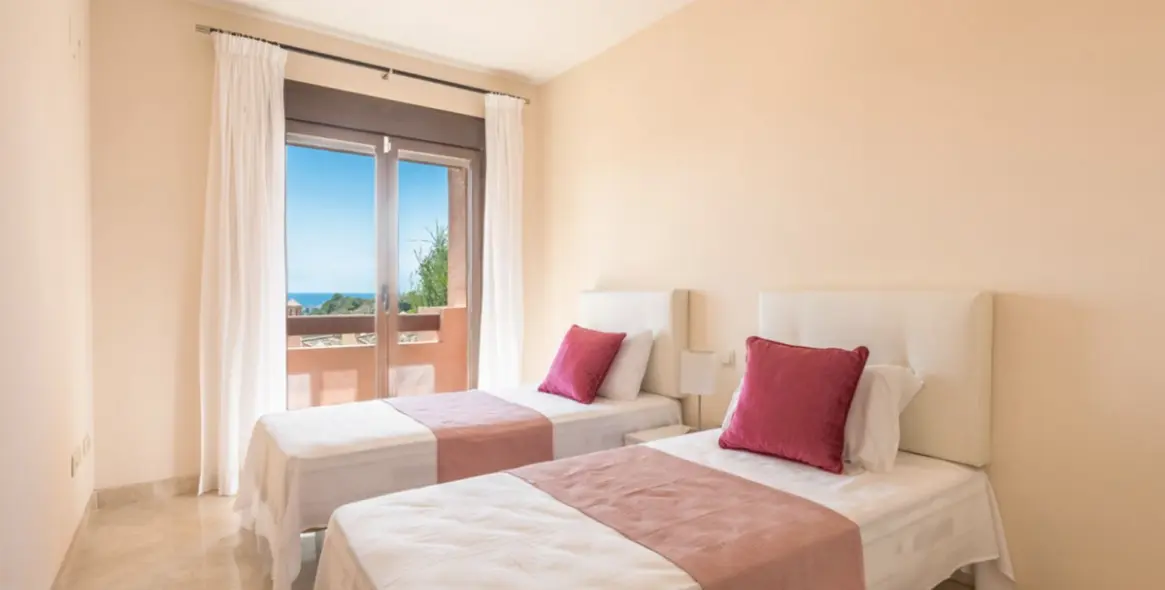 Sale of townhouse in Estepona 7