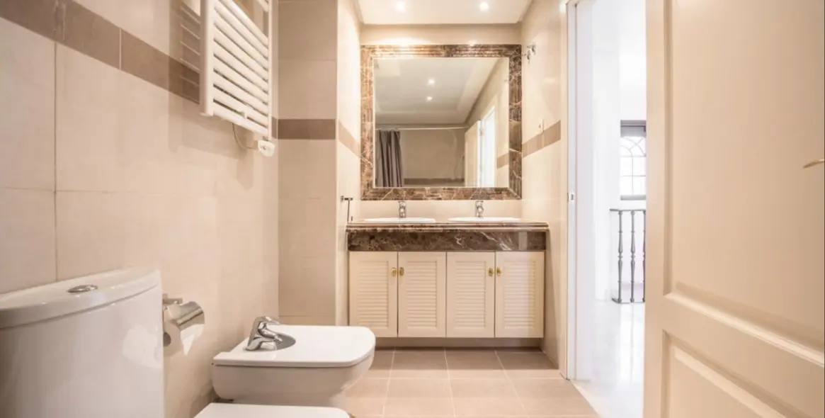 Sale of townhouse in Estepona 10