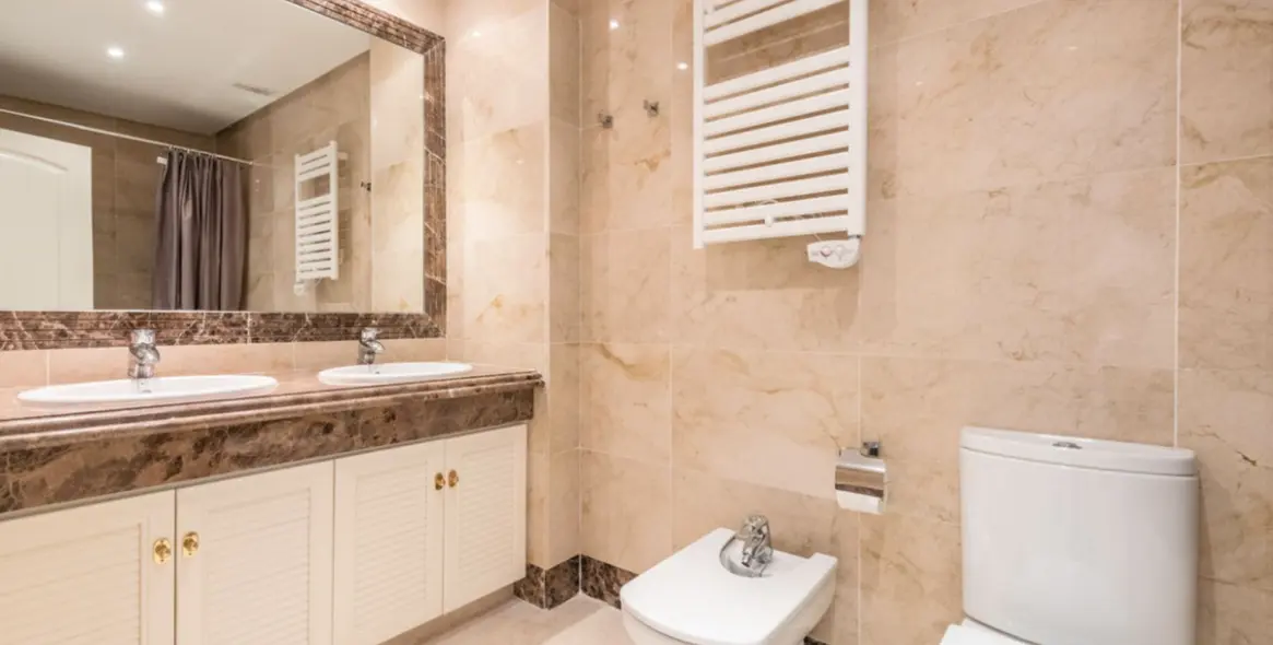 Sale of townhouse in Estepona 14