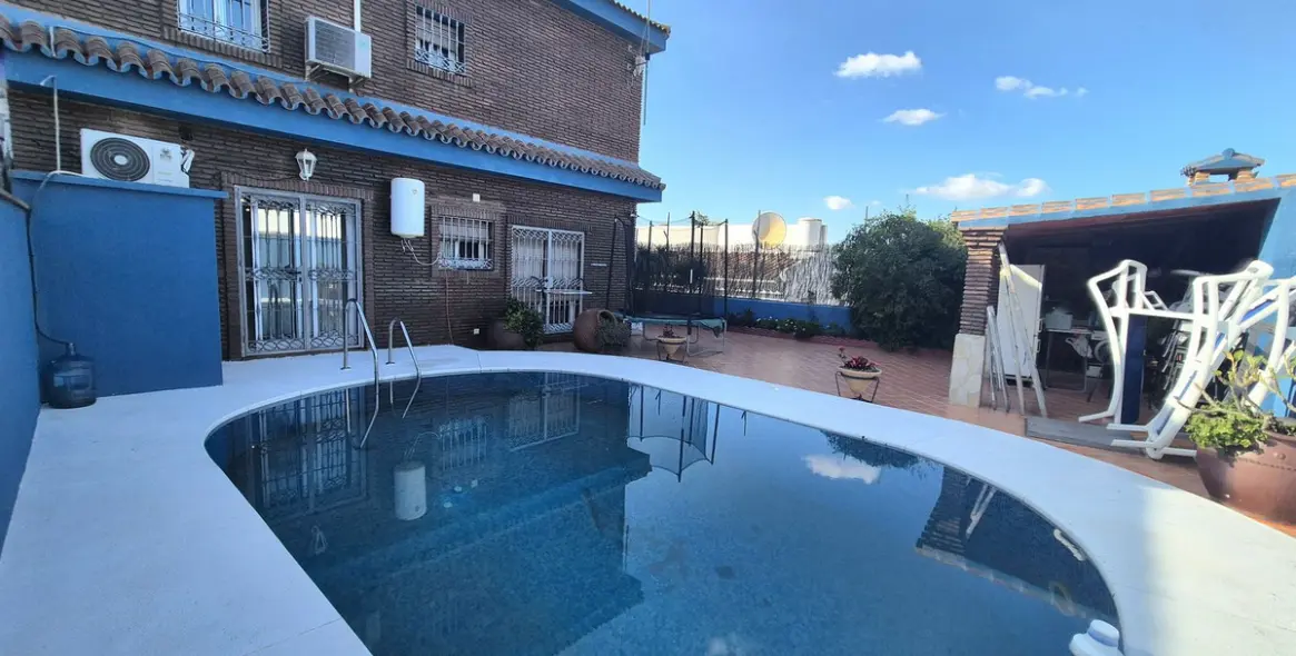 Продажа дома на две семьи в Alhaurín el Grande 1