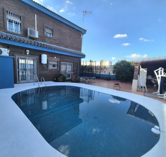 Продажа дома на две семьи в Alhaurín el Grande