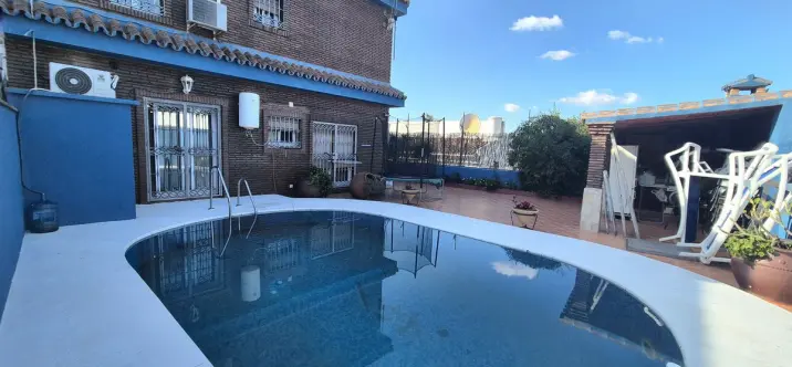 Продажа дома на две семьи в Alhaurín el Grande 0