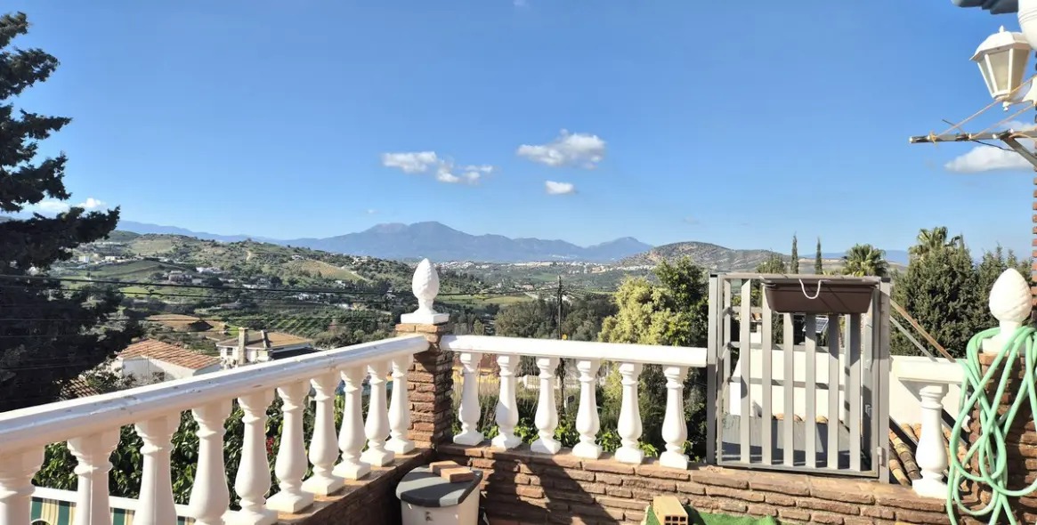 Продажа дома на две семьи в Alhaurín el Grande 2