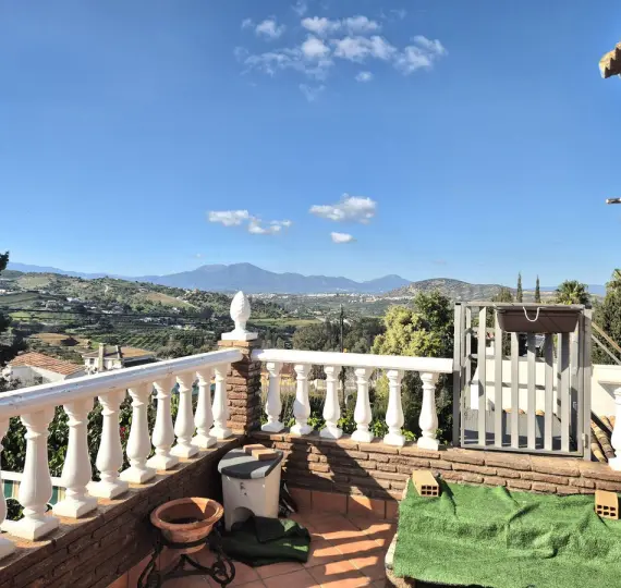 Продажа дома на две семьи в Alhaurín el Grande