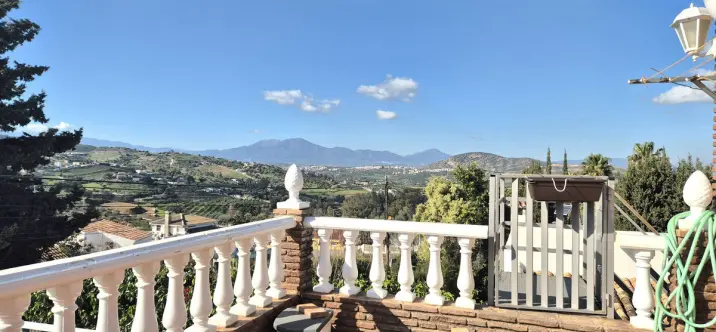 Продажа дома на две семьи в Alhaurín el Grande 1