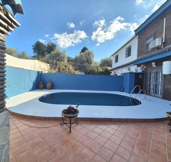 Продажа дома на две семьи в Alhaurín el Grande