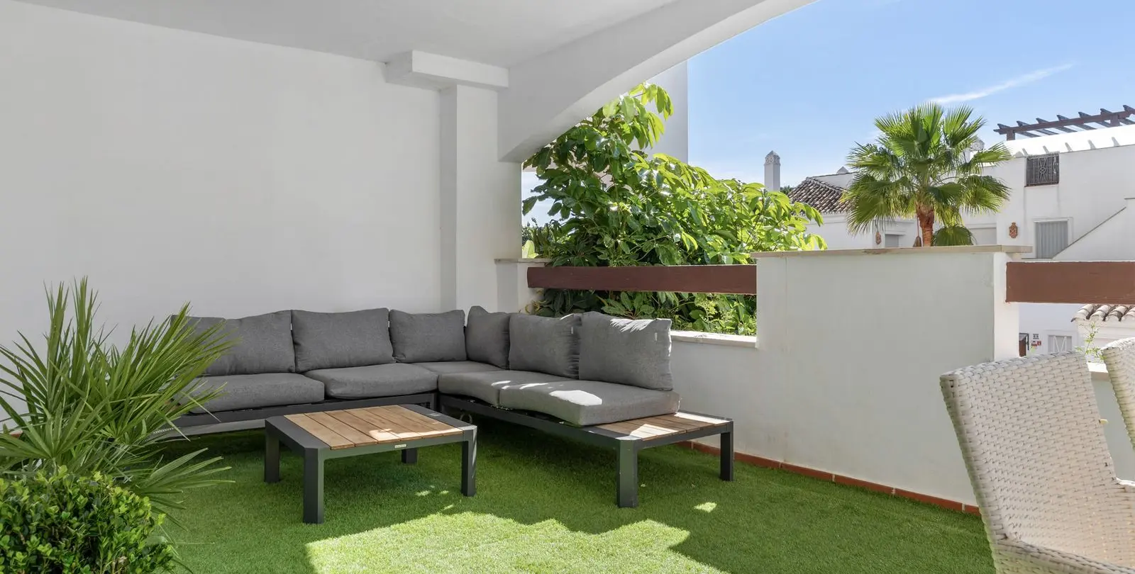 Sale of ground floor apartment in Nueva Andalucía 20