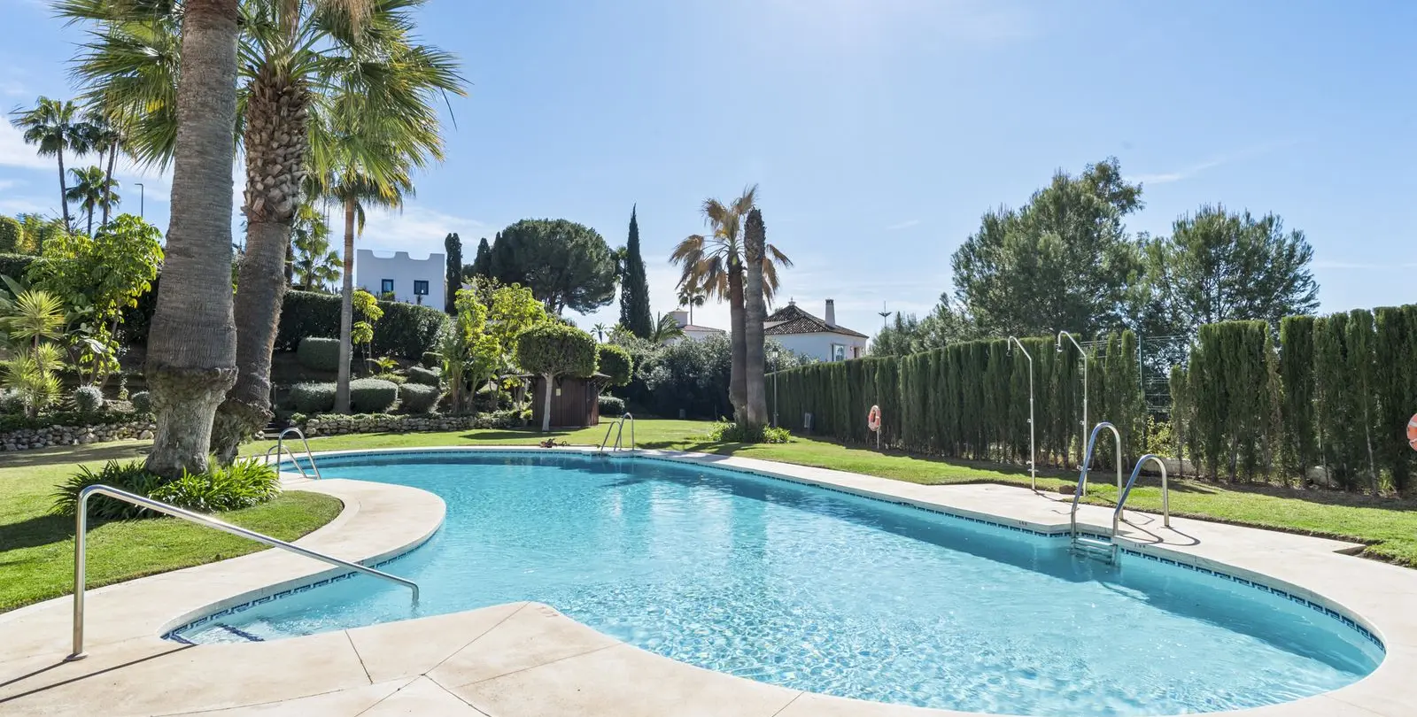 Sale of ground floor apartment in Nueva Andalucía 22