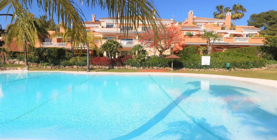 Sale of penthouse in Estepona (district New Golden Mile) 1