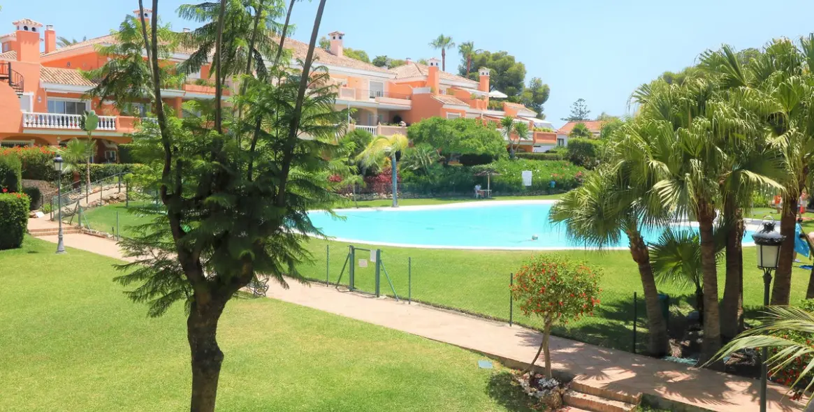 Sale of penthouse in Estepona (district New Golden Mile) 2