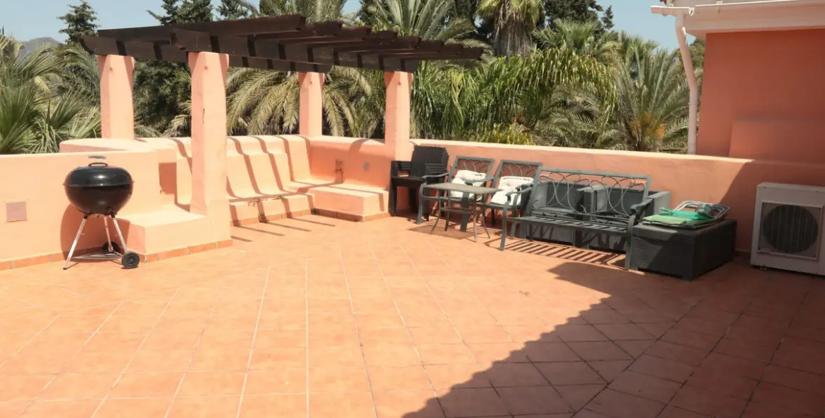 Sale of penthouse in Estepona (district New Golden Mile) 3