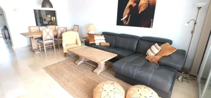 Penthouse R5021065 4