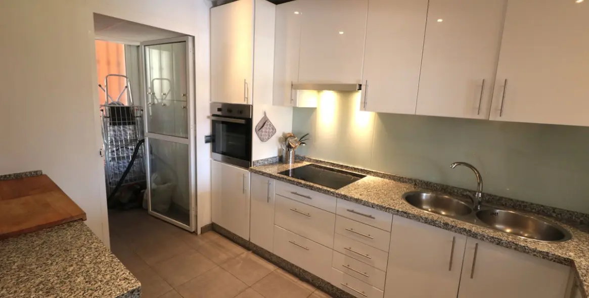 Sale of penthouse in Estepona (district New Golden Mile) 8