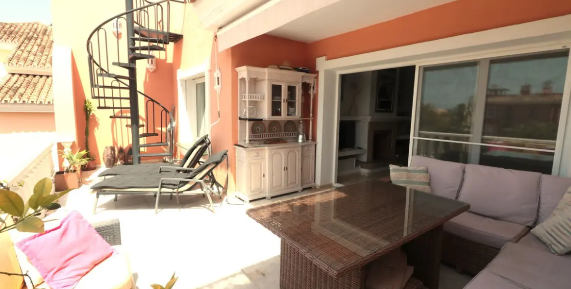 Продажа пентхауса в New Golden Mile 13